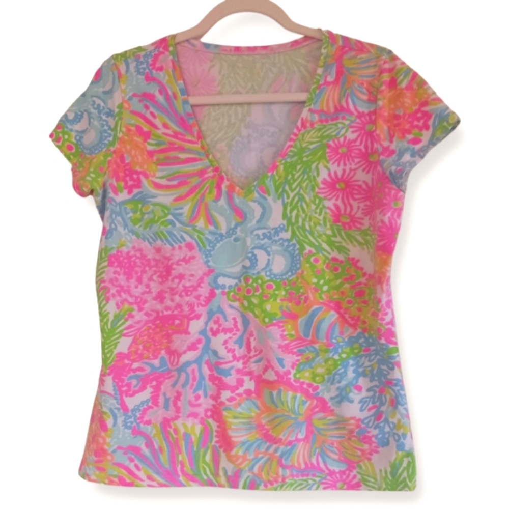 Lilly Pulitzer bright floral V neckline tee shirt size large